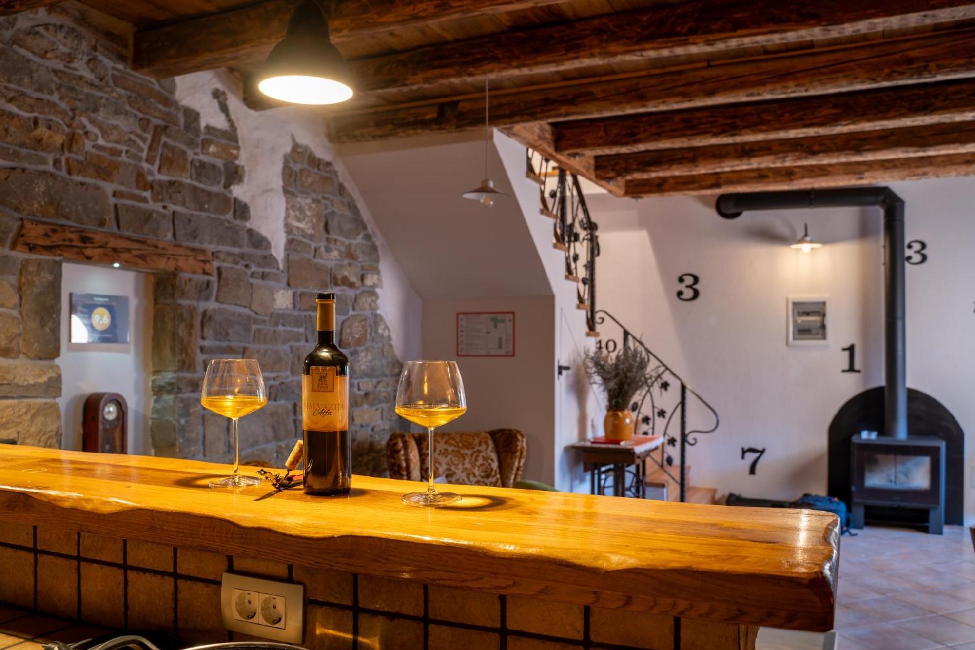 Wine House Rakar Pensionat Gračišče Exteriör bild